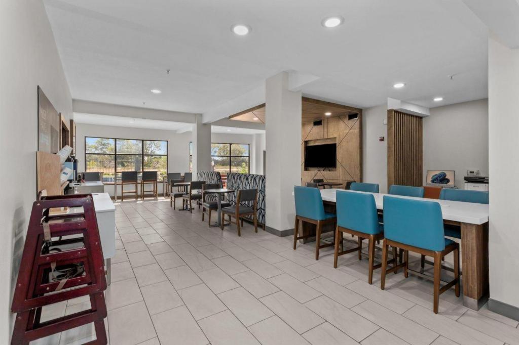 Holiday Inn Express Crockett By Ihg Exterior foto